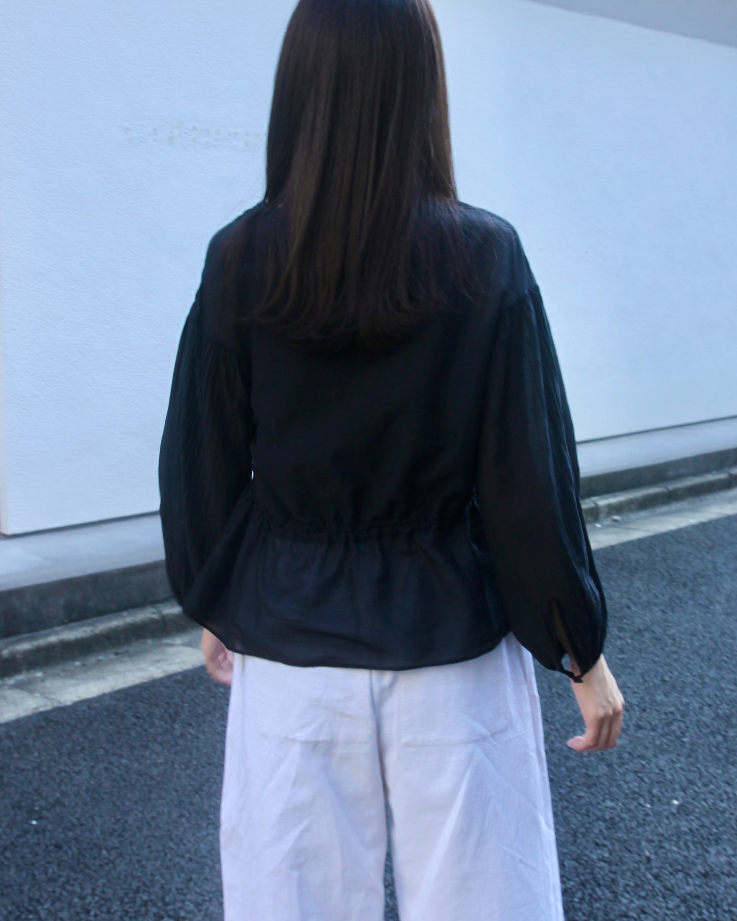CHANNEL WAIST SHIRT - BLACK