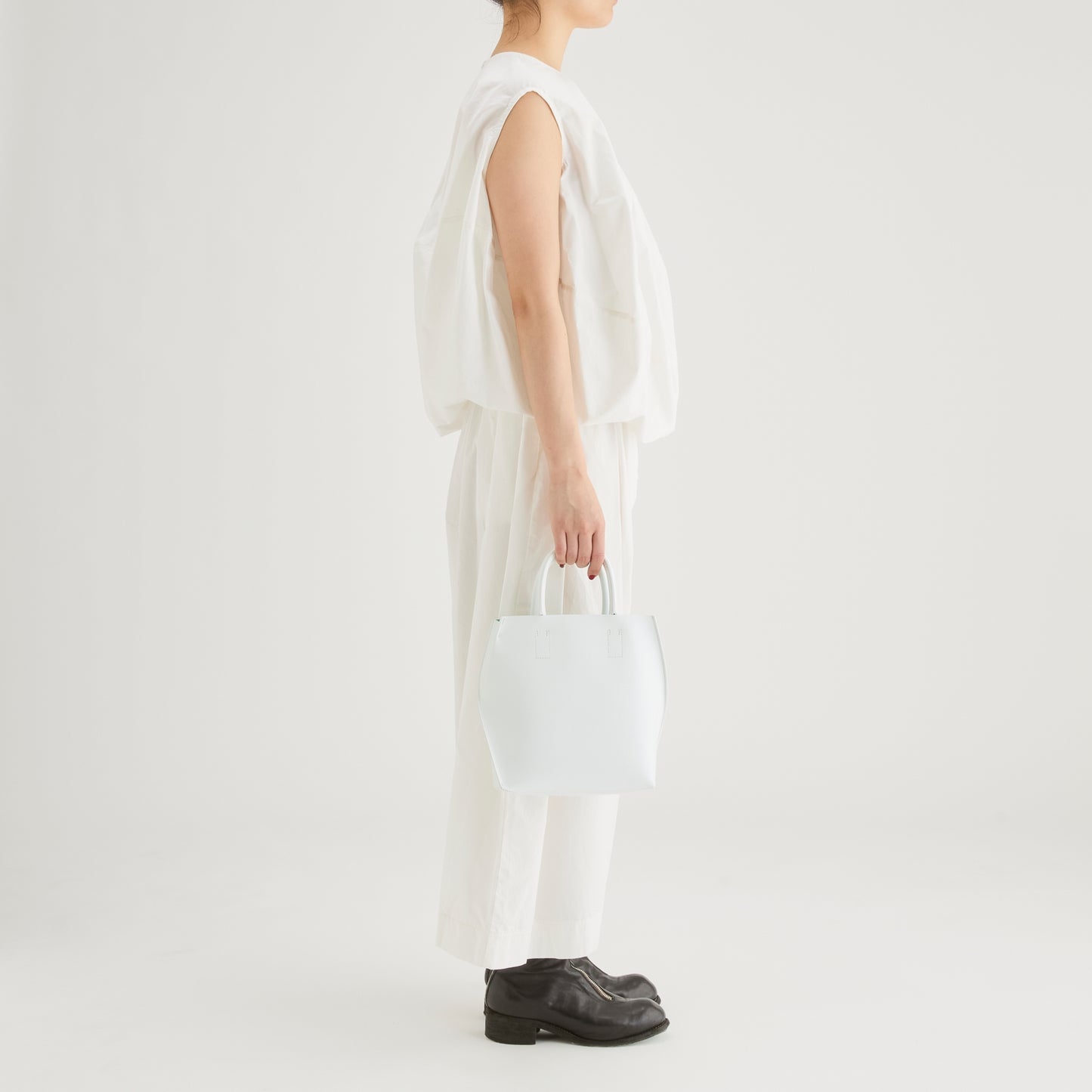 【COURTNEY ORLA/ コートニーオーラ】SLOPE tote S Smooth L. - White