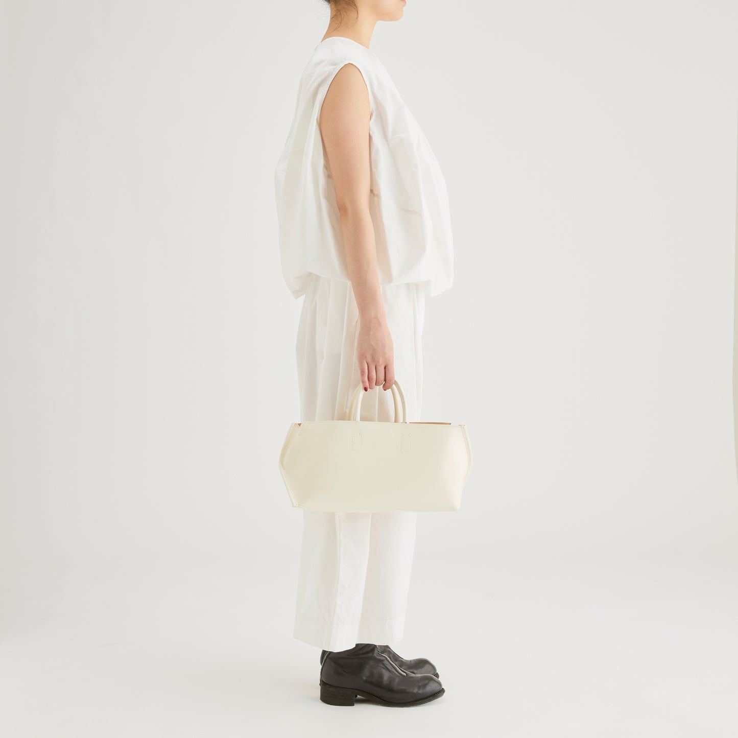 【COURTNEY ORLA / コートニーオーラ】SLOPE wine tote PVC/Pig L./Cow L. - Ivory/Ivory