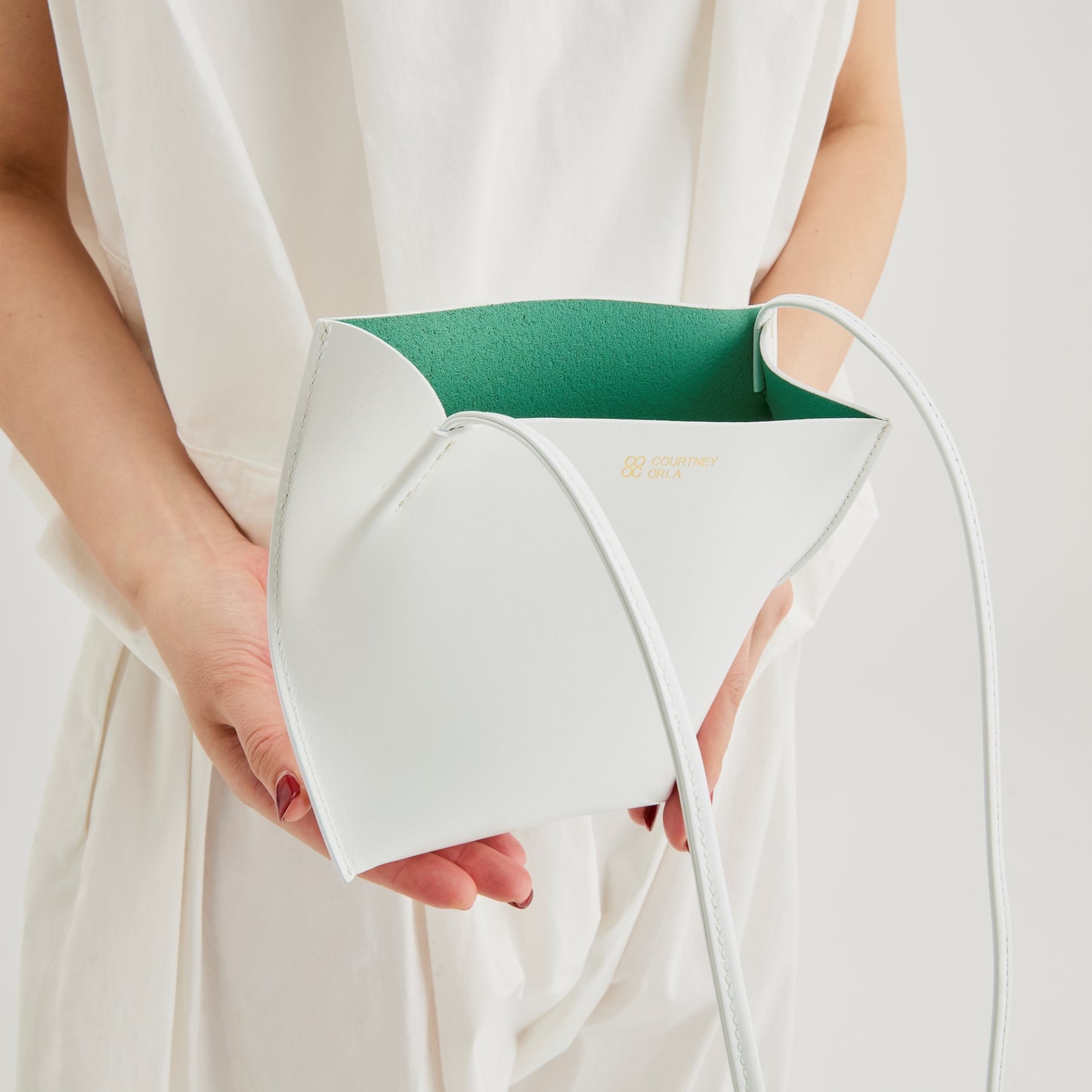 【COURTNEY ORLA / コートニーオーラ】SLOPE tote mini Smooth L. - White