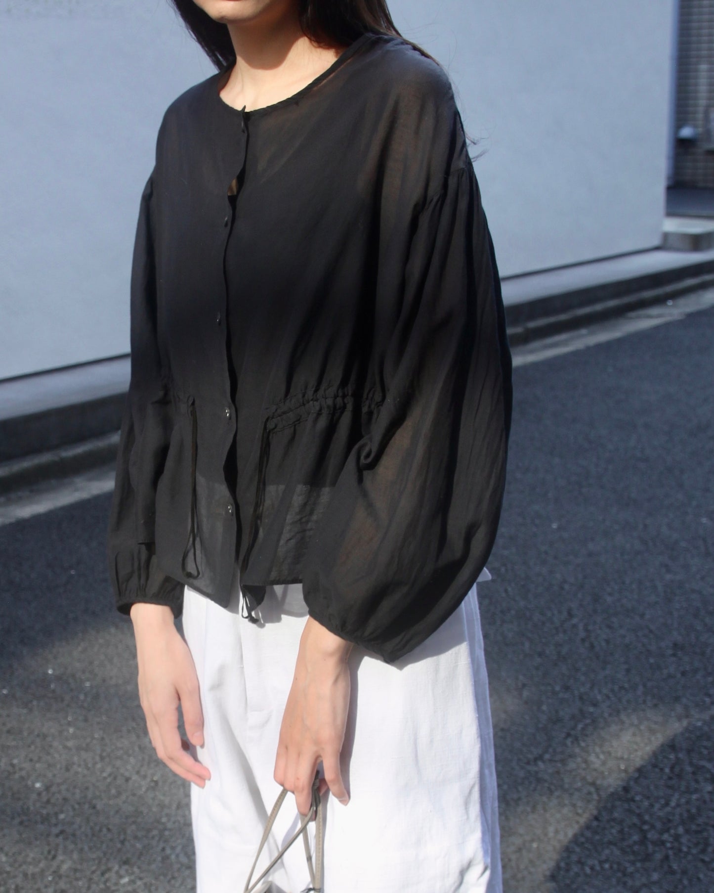 CHANNEL WAIST SHIRT - BLACK