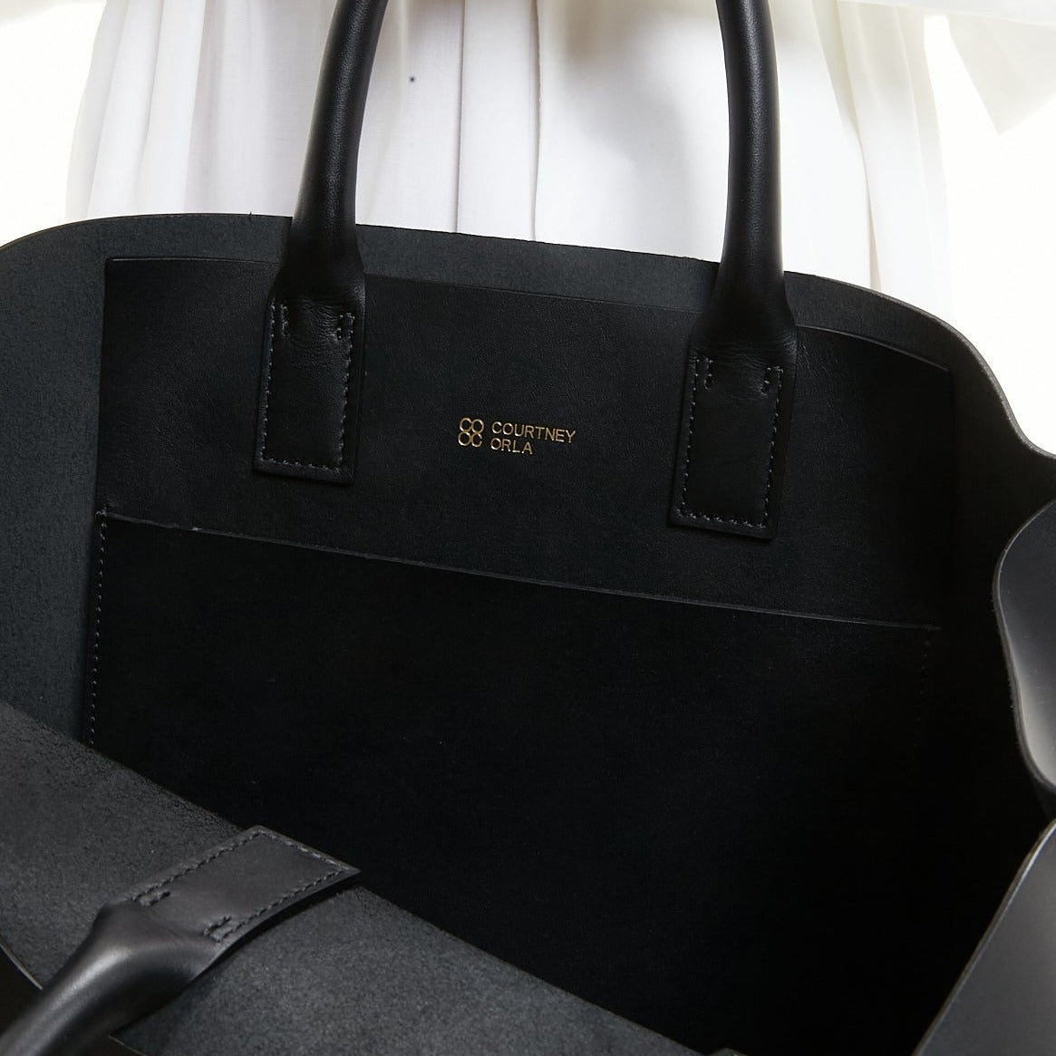 【COURTNEY ORLA / コートニーオーラ】SLOPE tote L Smooth L. - Black