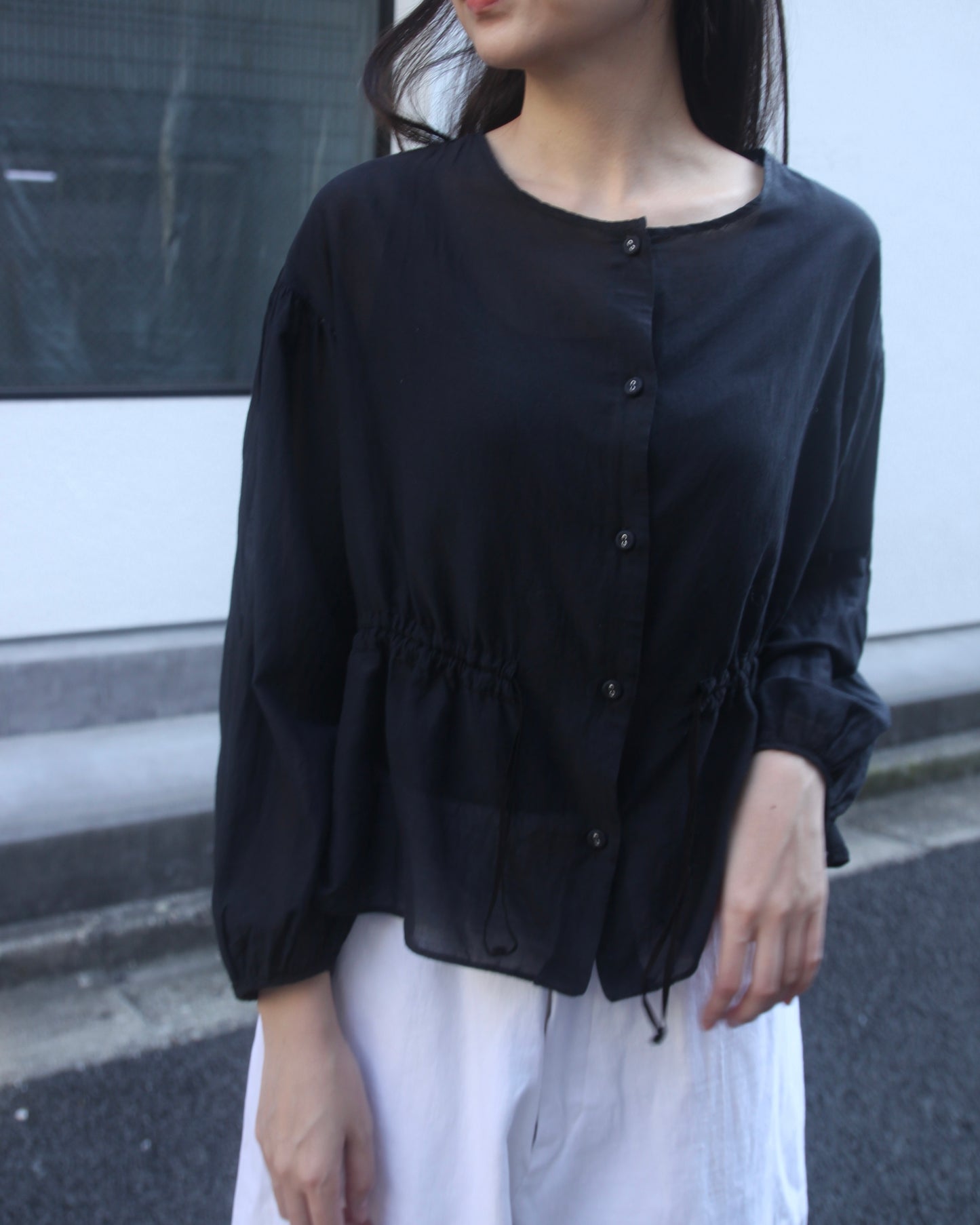 CHANNEL WAIST SHIRT - BLACK