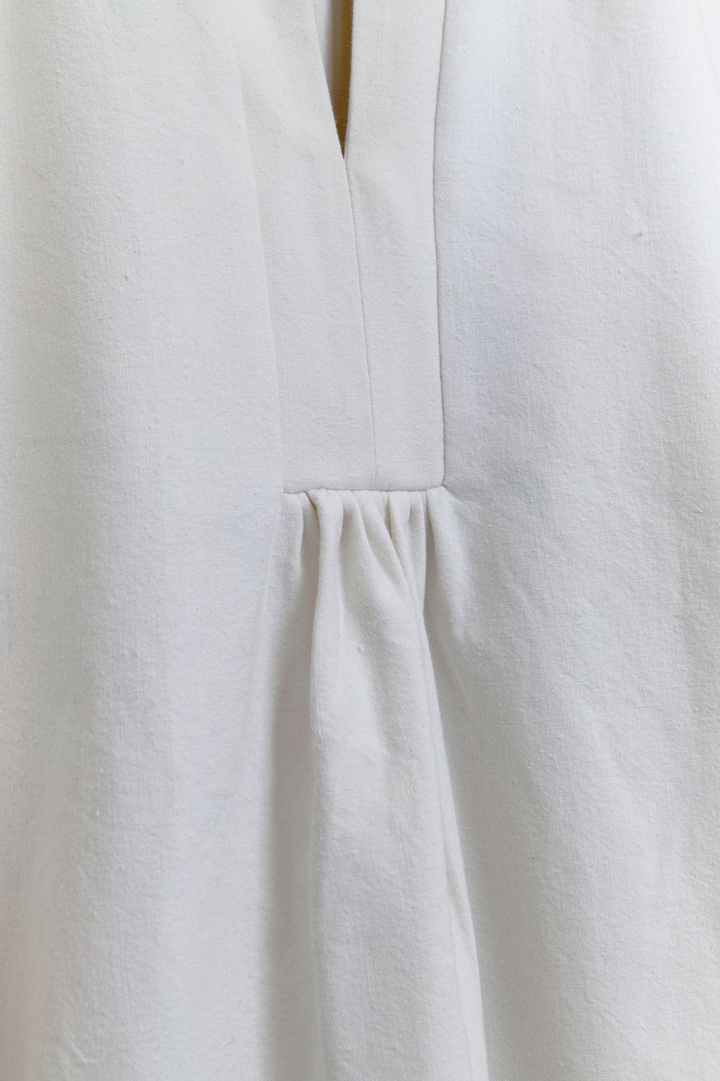 GATHERED BACK SHIRT - NATURAL