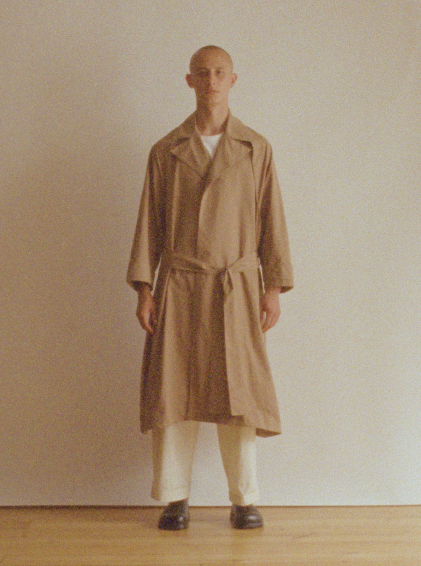 【WRIGHT+DOYLE / ライトアンドドイル】Belted Mac - Sand