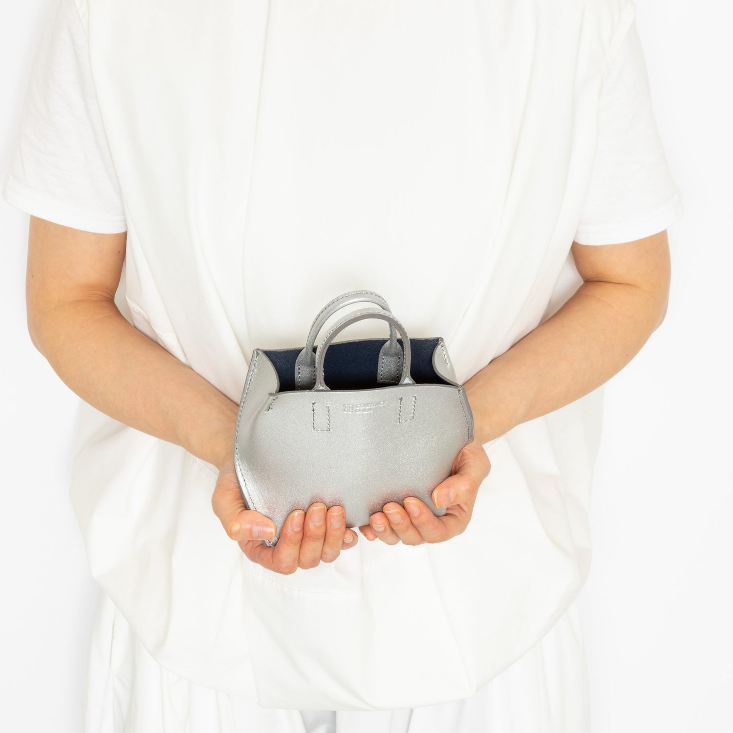 【COURTNEY ORLA / コートニーオーラ】SLOPE tote super mini Smooth L. - Silver