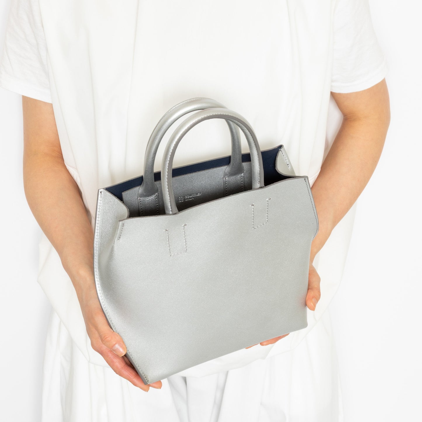 【COURTNEY ORLA / コートニーオーラ】SLOPE tote S Smooth L. - Silver