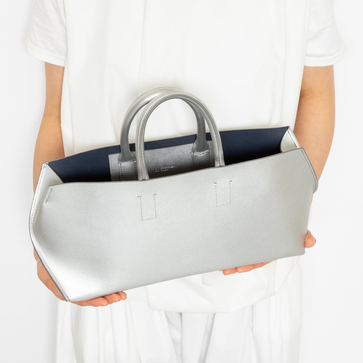 【COURTNEY ORLA / コートニーオーラ】SLOPE wine tote Smooth L. - Silver
