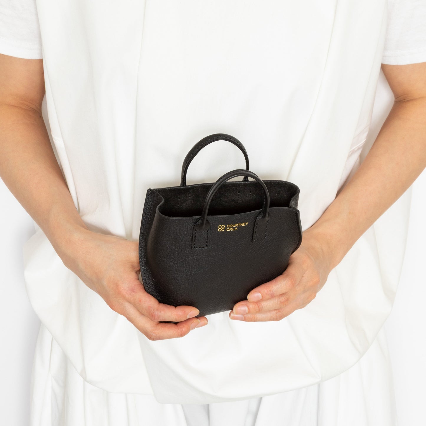 【COURTNEY ORLA / コートニーオーラ】SLOPE tote super mini Shrink L. - Black
