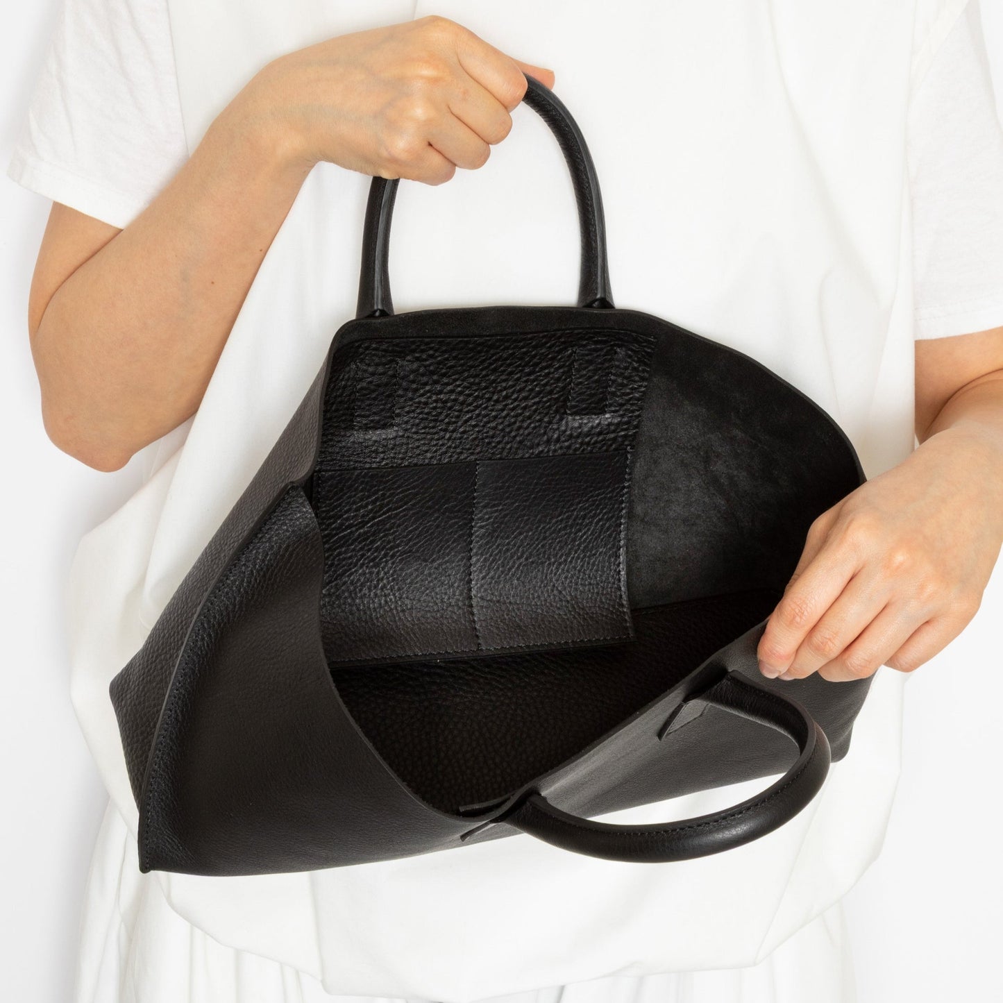 【COURTNEY ORLA / コートニーオーラ】SLOPE TOTE M Shrink L. - Black