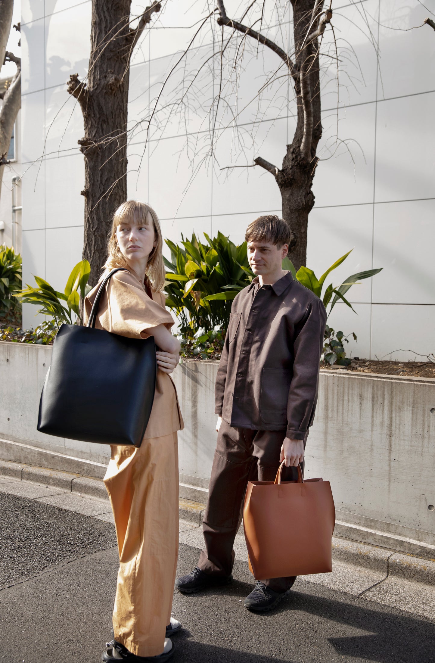 【COURTNEY ORLA / コートニーオーラ】SLOPE tote L with shoulder handle Smooth L. - Black