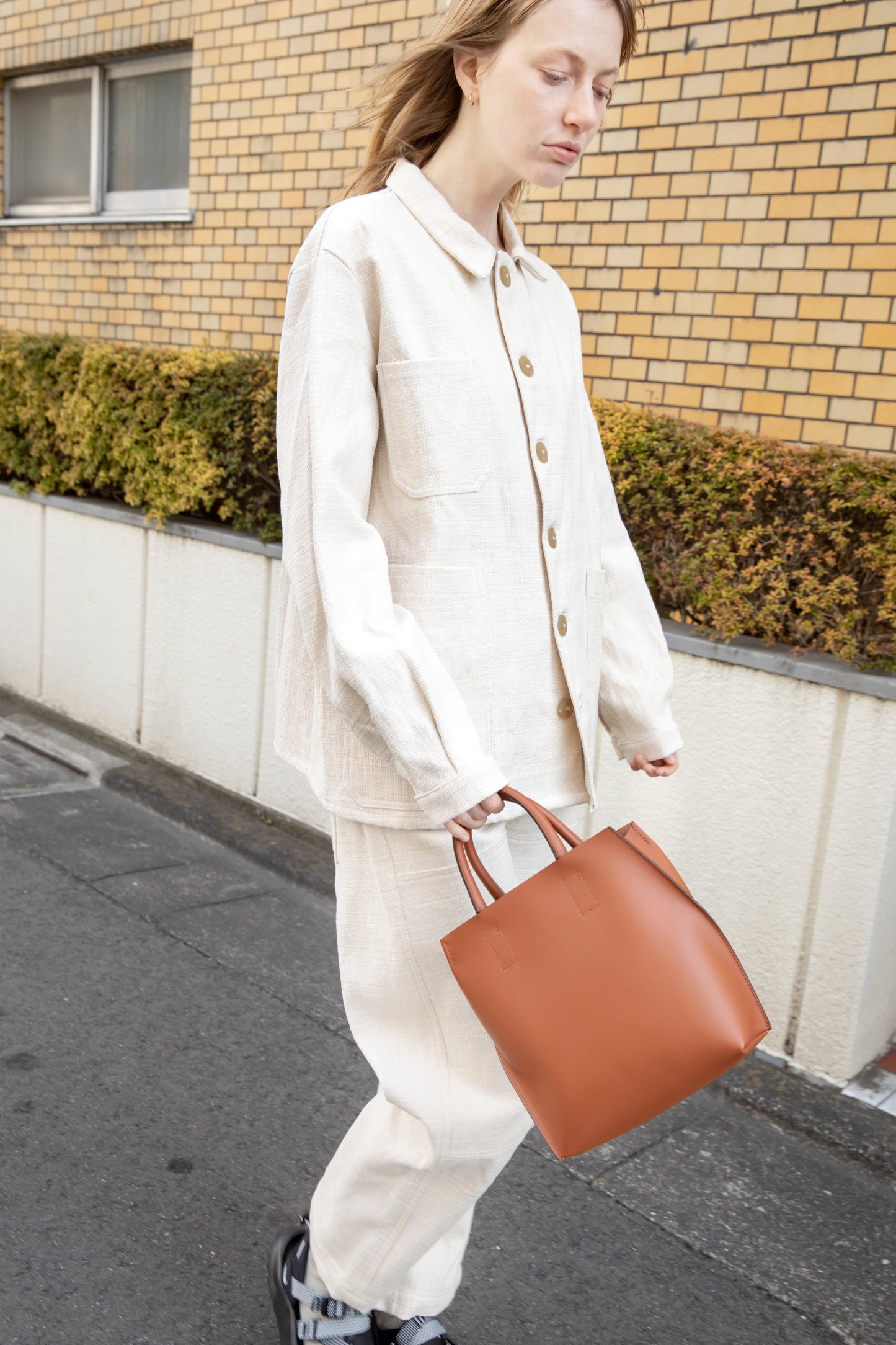 【COURTNEY ORLA / コートニーオーラ】SLOPE tote S Smooth L. - Brown
