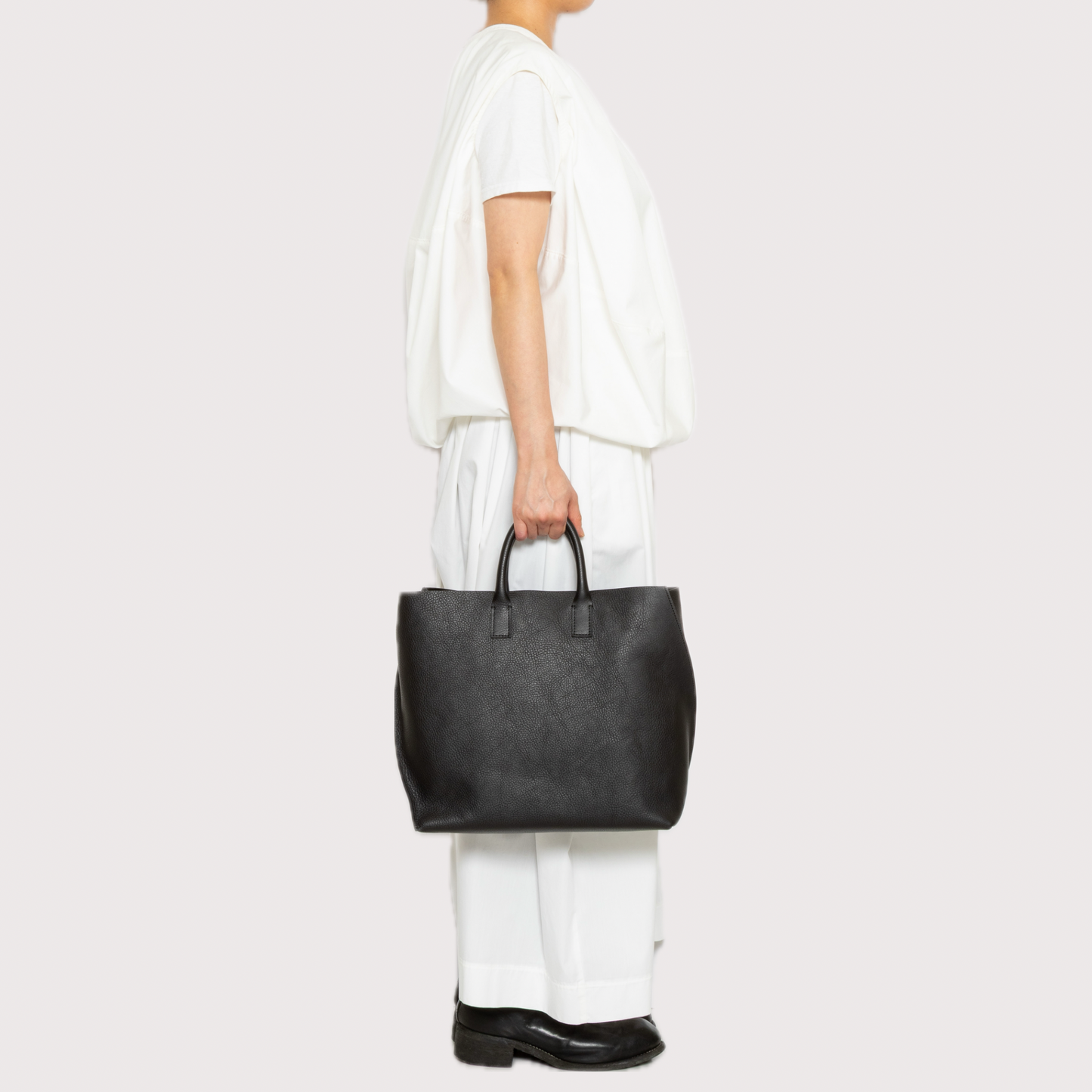 【COURTNEY ORLA / コートニーオーラ】SLOPE TOTE M Shrink L. - Black