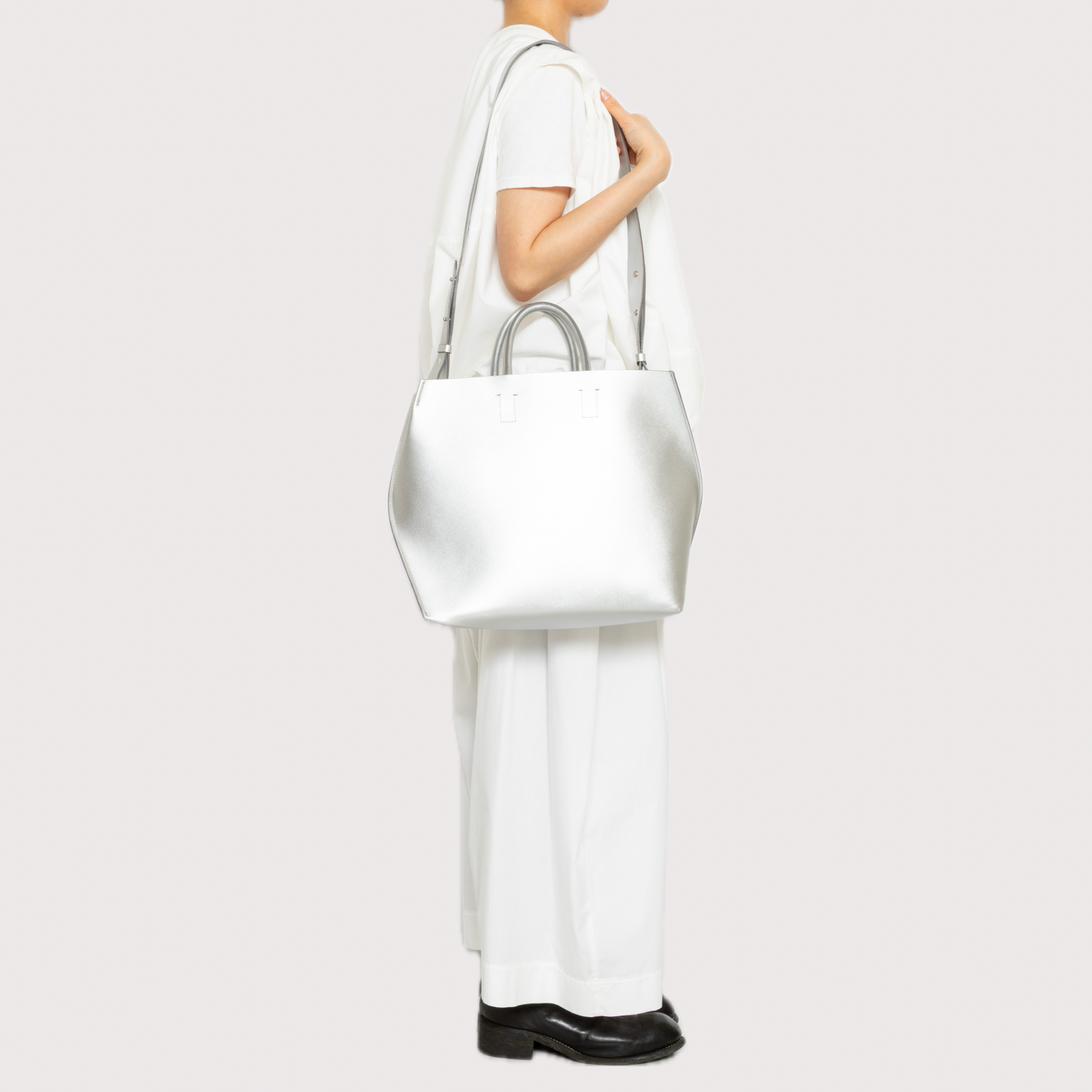 【COURTNEY ORLA / コートニーオーラ】SLOPE TOTE M w/strap Smooth L. - Silver