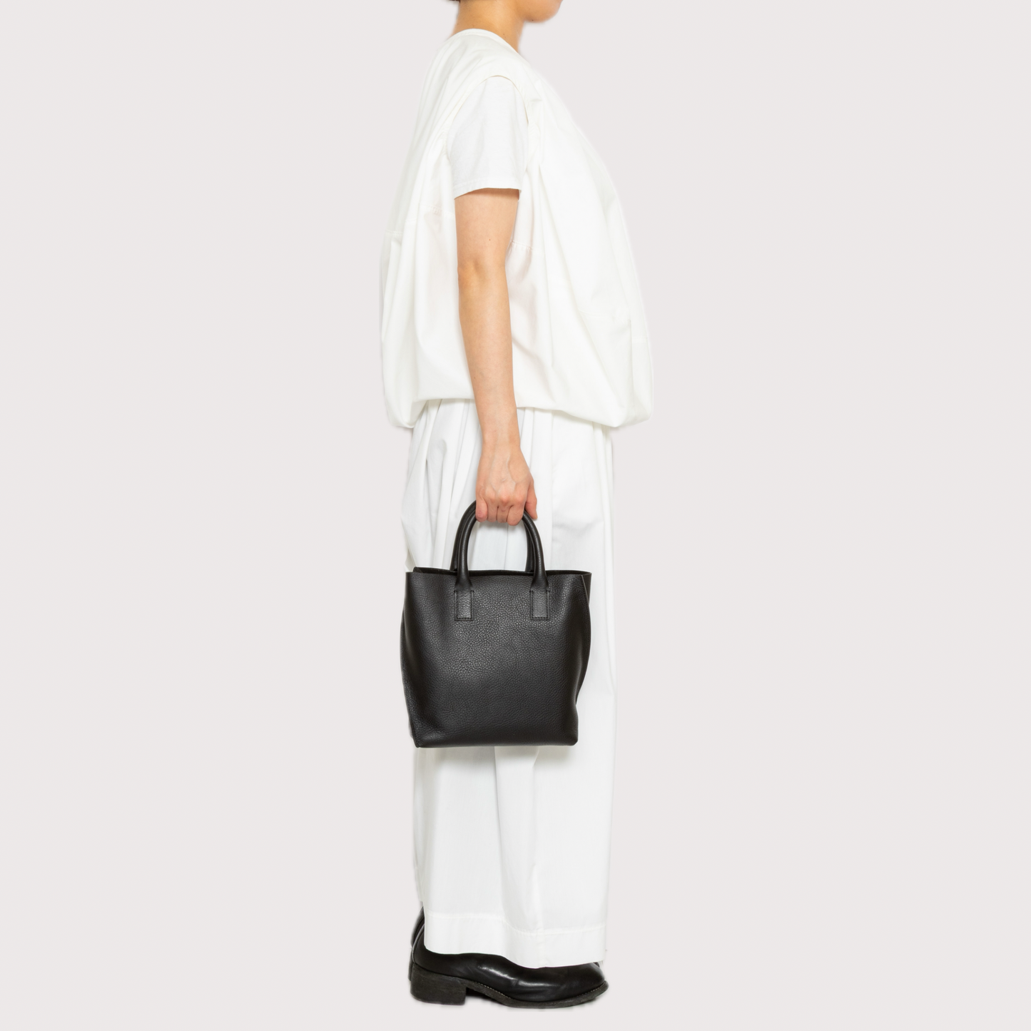 【COURTNEY ORLA / コートニーオーラ】SLOPE tote S Shrink L. - Black