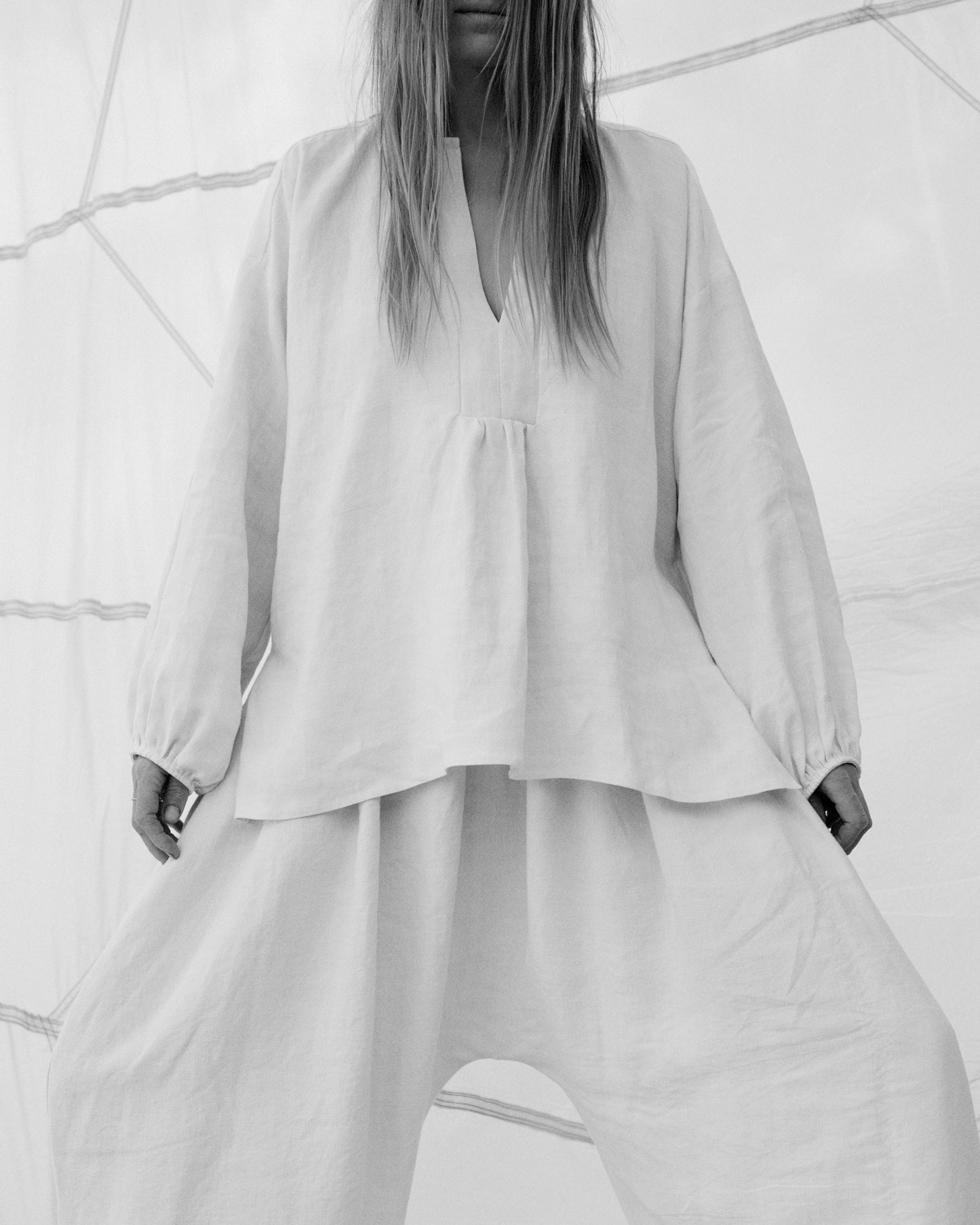 GATHERED BACK SHIRT - NATURAL