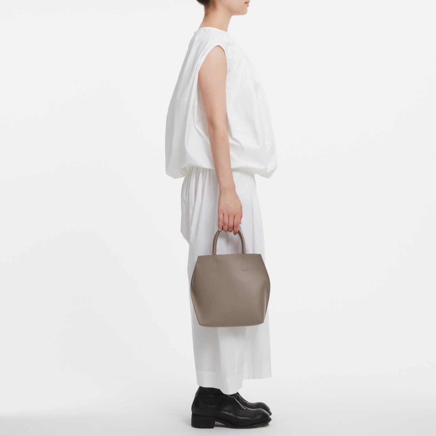 【Courtney Orla / コートニーオーラ】SLOPE tote S Smooth L. - Taupe