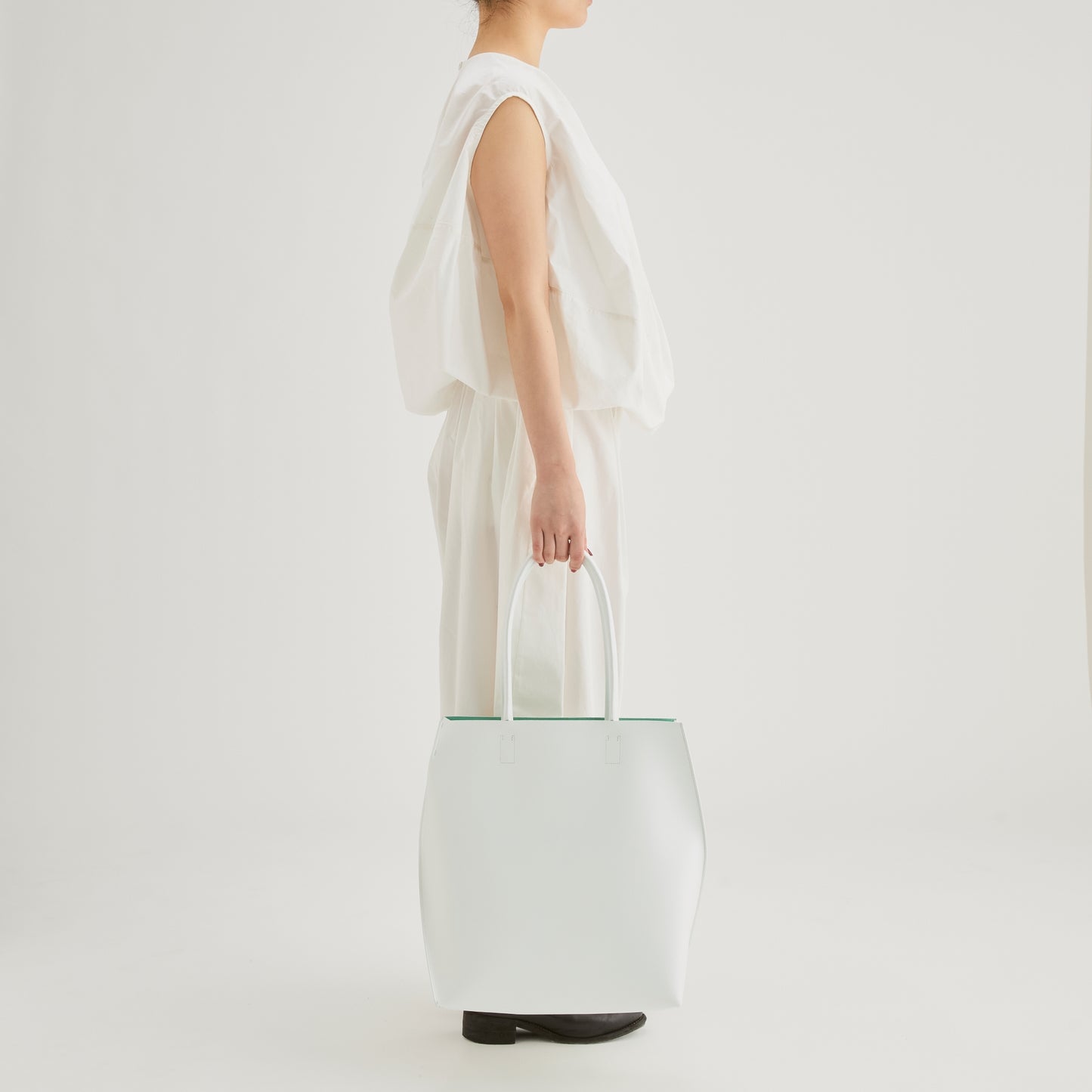 [Courtney Orla] SLOPE tote L with shoulder handle Smooth L. - White