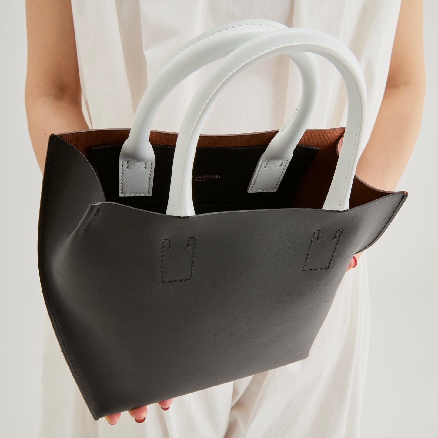 [Courtney Orla] SLOPE tote S Smooth L. - Black Multi