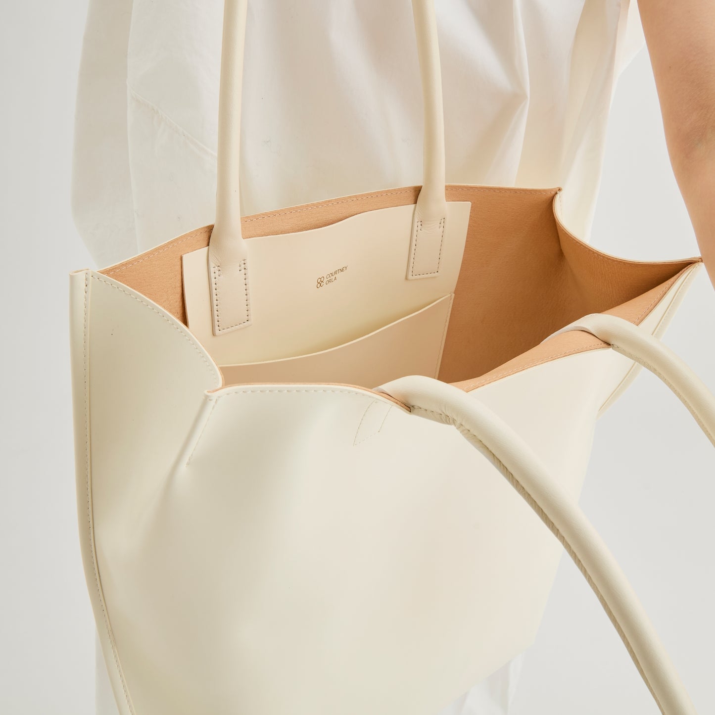 [Courtney Orla] SLOPE tote L with shoulder handle PVC/Pig L./Cow L. - Ivory/Ivory