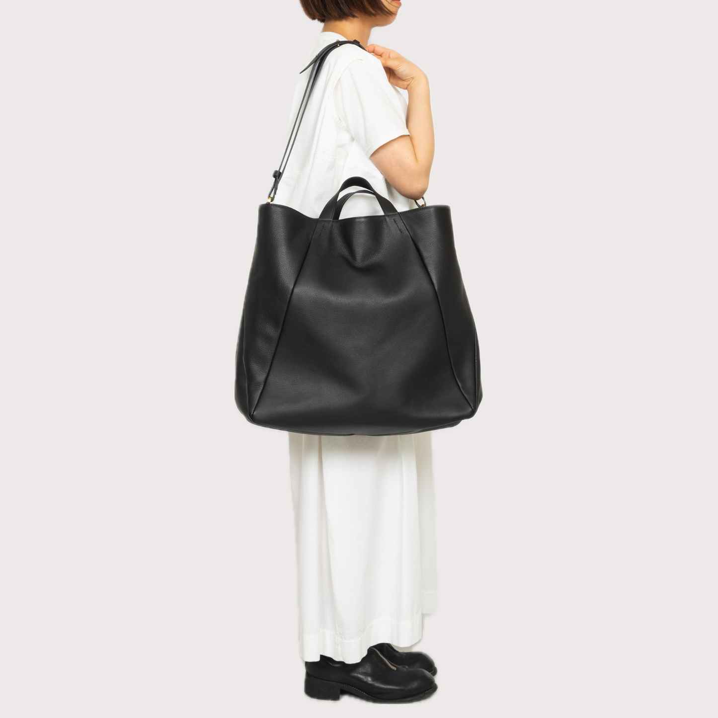 【COURTNEY ORLA / コートニーオーラ】TRI tote L Emboss L. - Black