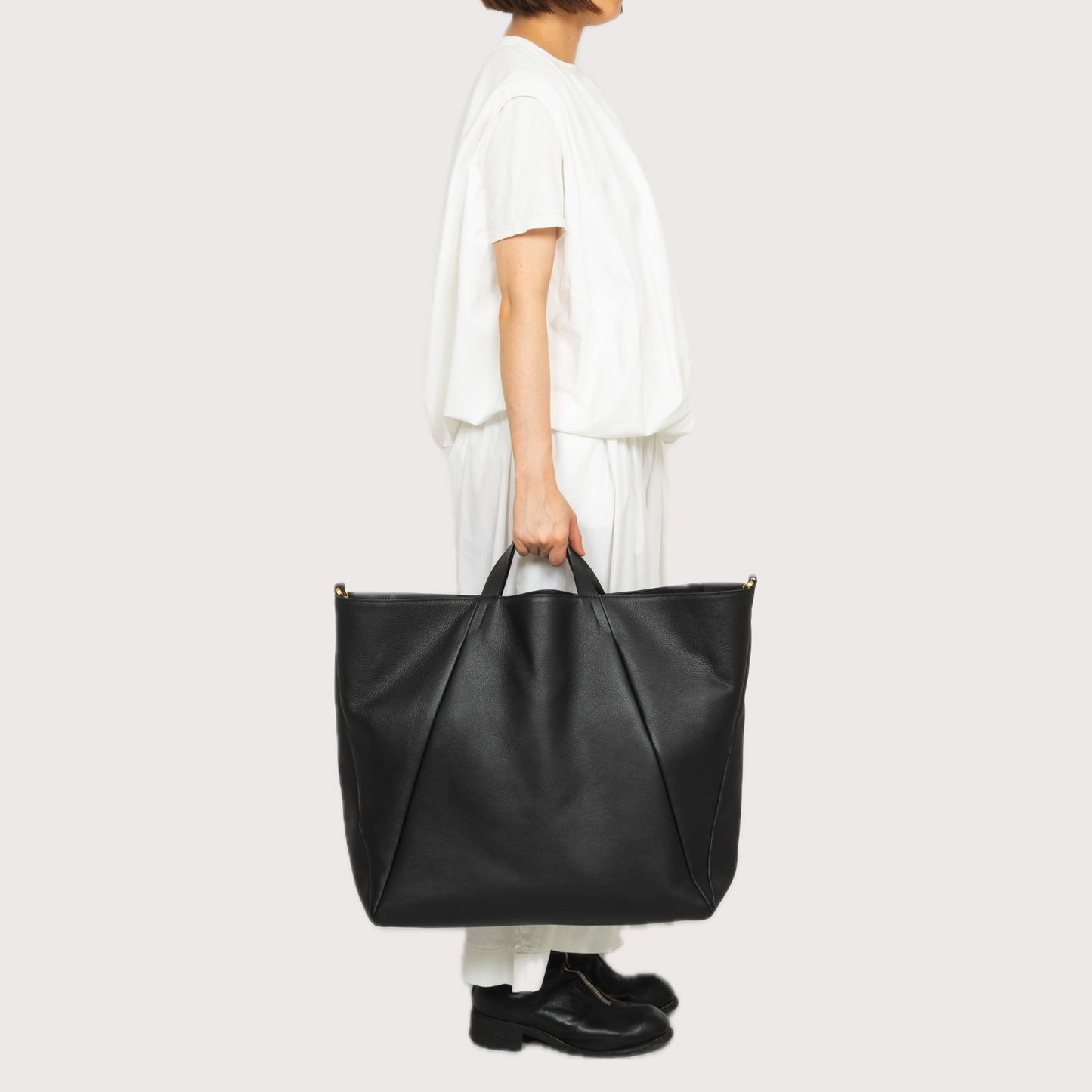 【COURTNEY ORLA / コートニーオーラ】TRI tote L Emboss L. - Black