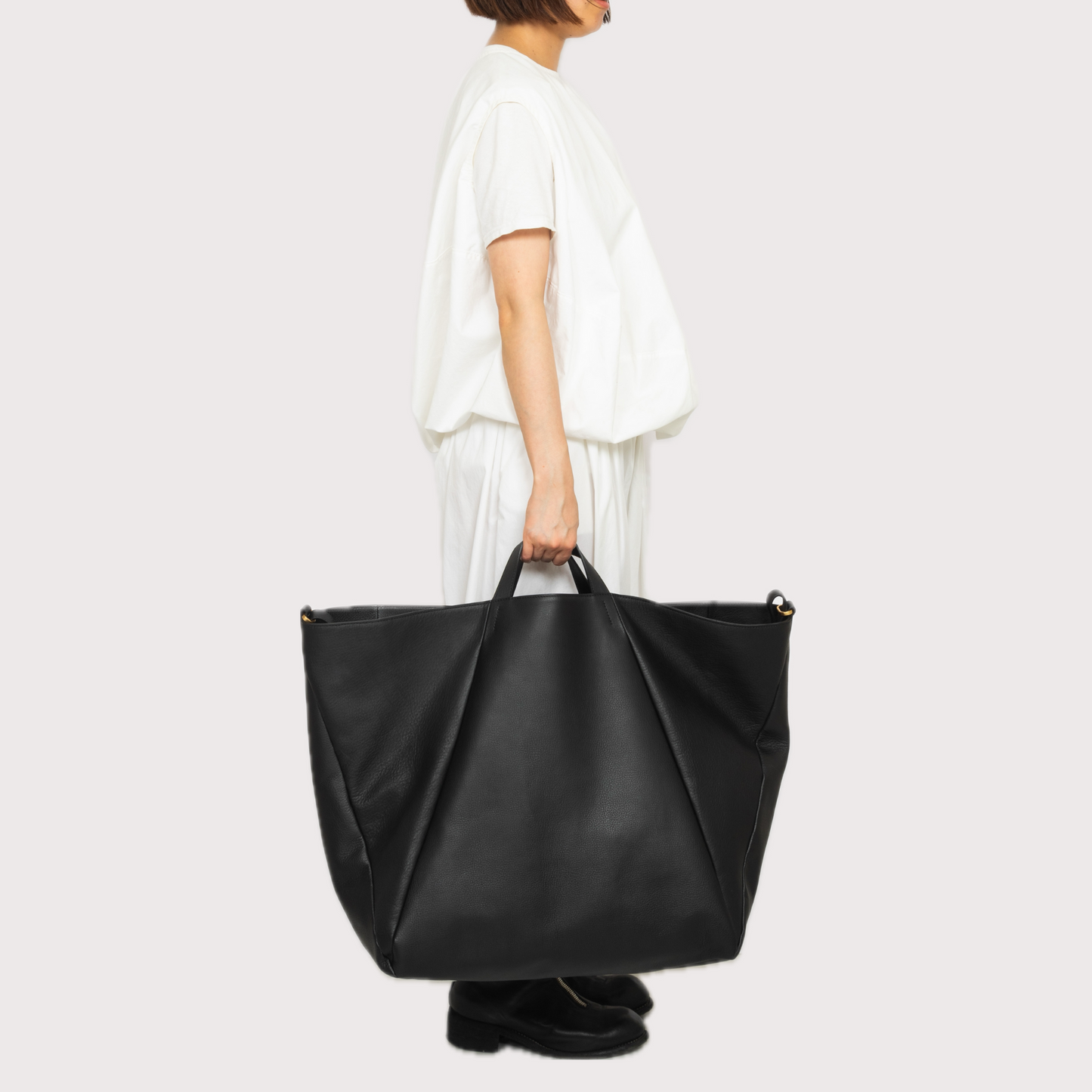 【COURTNEY ORLA / コートニーオーラ】TRI tote XL Emboss L. - Black