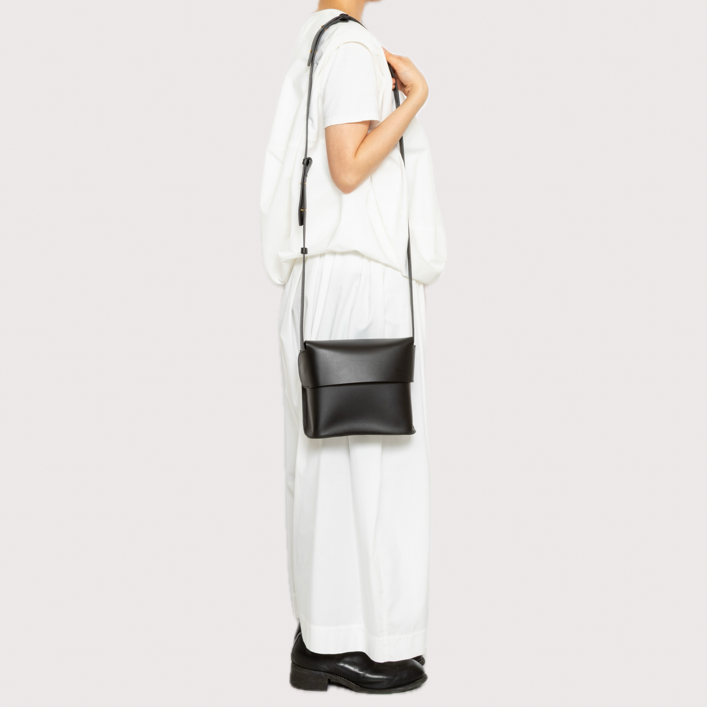 【COURTNEY ORLA / コートニーオーラ】HUG SHOULDER S Smooth L. - Black