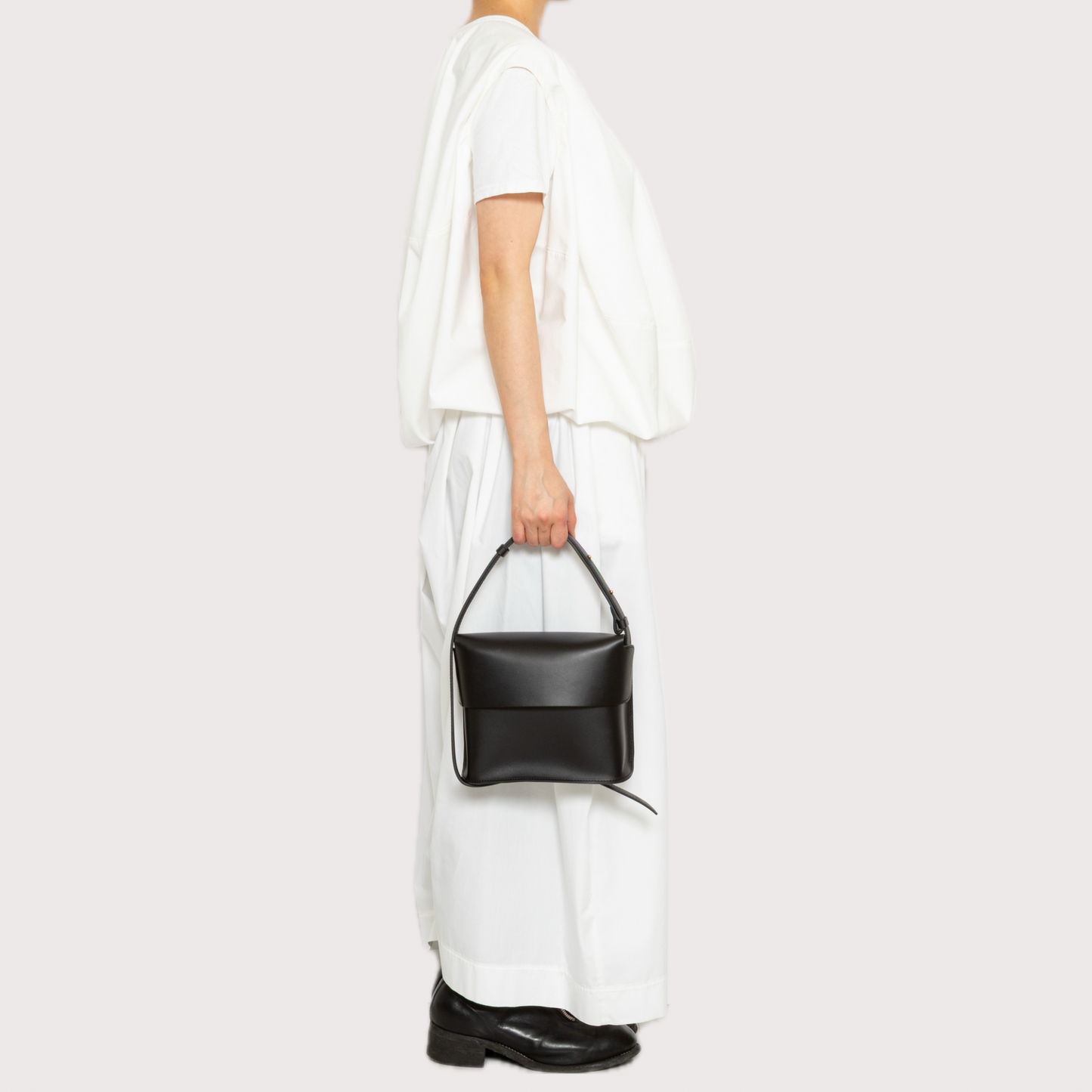 【COURTNEY ORLA / コートニーオーラ】HUG SHOULDER S Smooth L. - Black