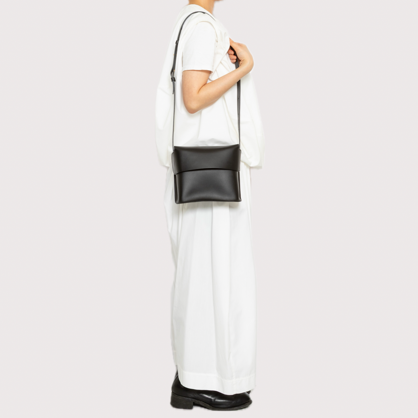 【COURTNEY ORLA / コートニーオーラ】HUG SHOULDER S Smooth L. - Black