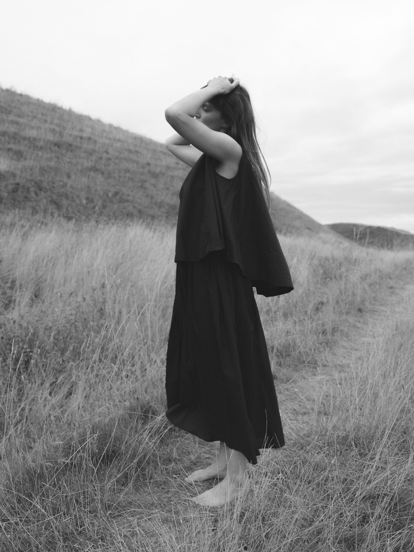 【Whiteread / ホワイトリード】Circle top with tie fastening - Ebony Flora