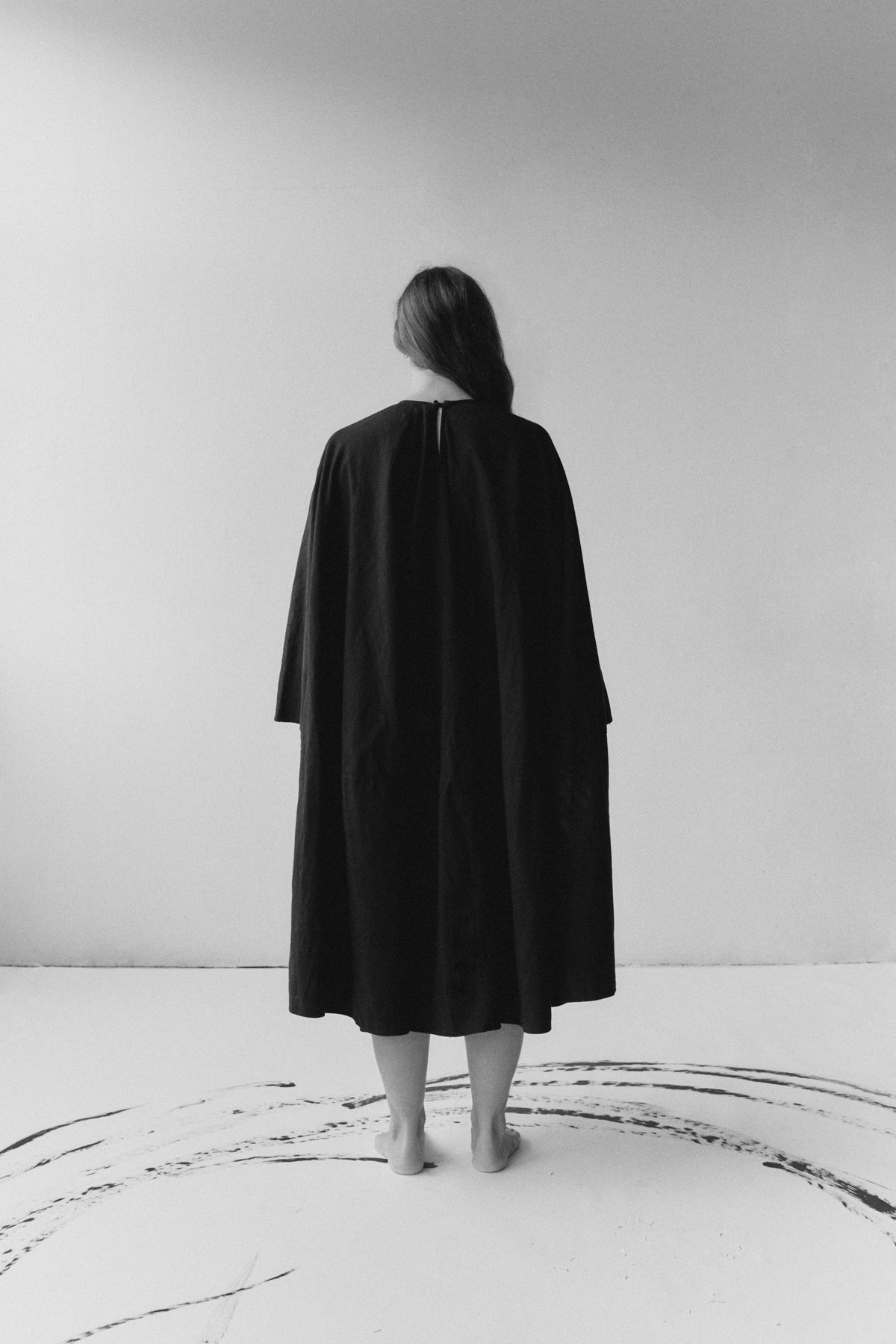 【Whiteread / ホワイトリード】Eclipse Dress with Sleeves - Ebony Linen